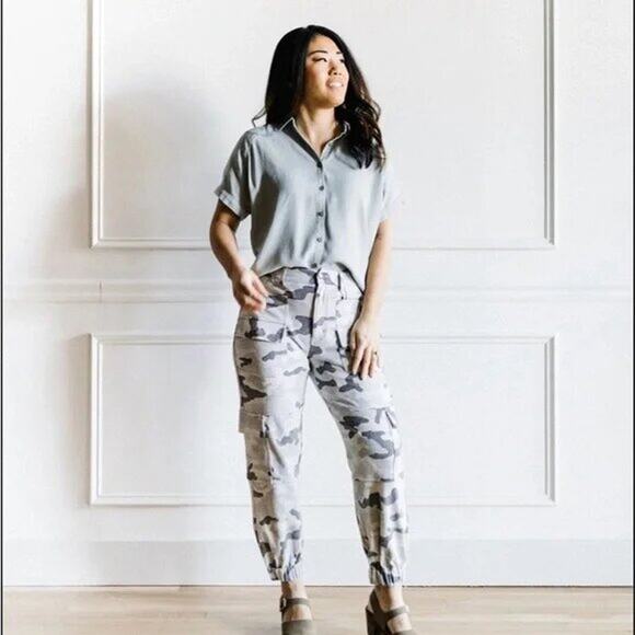 OAT New York NWT Camo Print Cargo Pants 31 White Gray Relaxed Fit Utility Jogger - Picture 1 of 6